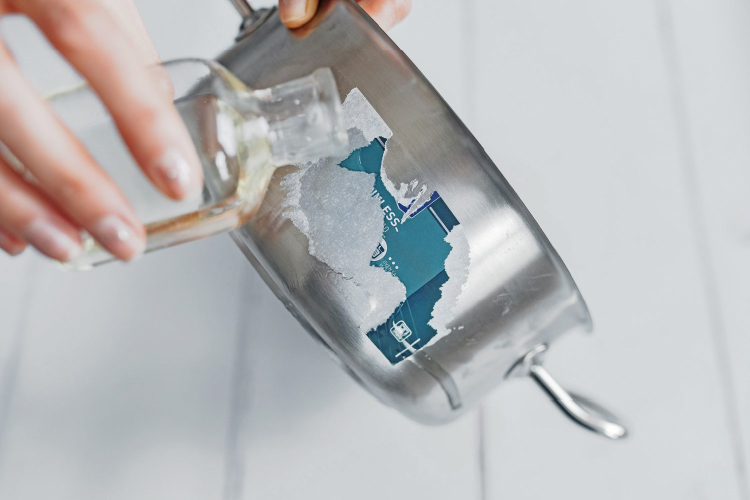 tu je návod ako odstrániť nálepky z každého druhu povrchu