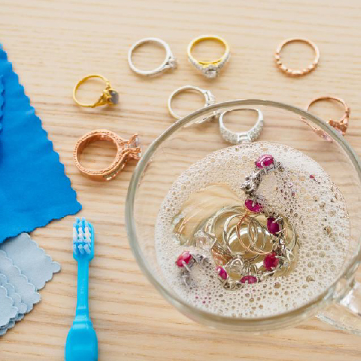 Môžem čistiť šperky alkoholom?