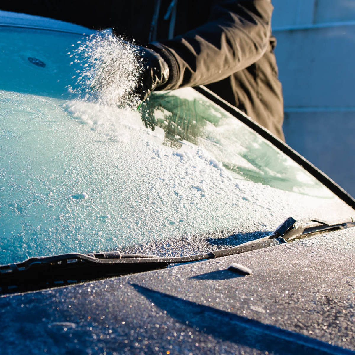 4 TIPY NA ROZMRAZOVANIE ČELNÉHO SKLA VÁŠHO AUTA