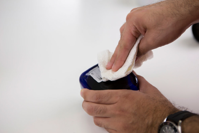 odstánenie lepidla trením alkoholom ipa