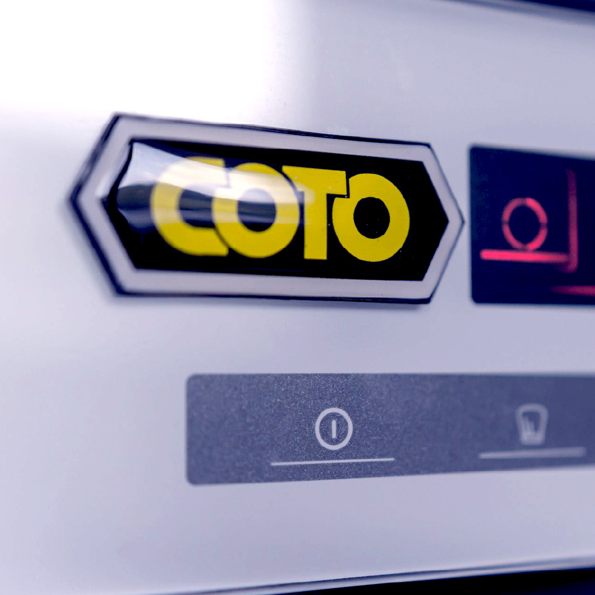 Všetko, čo potrebujete vedieť o klenutých štítkoch!