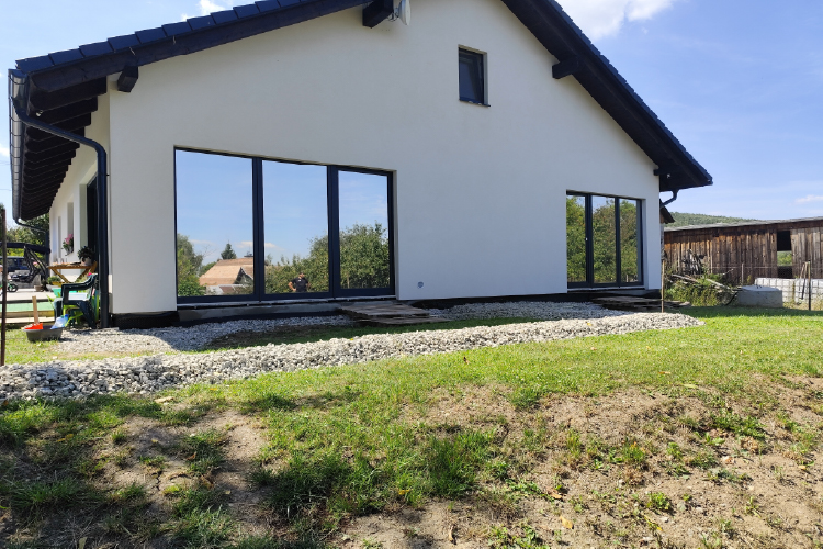 Top 7 výhod aplikácie polepu rezidenčných okenných fólií