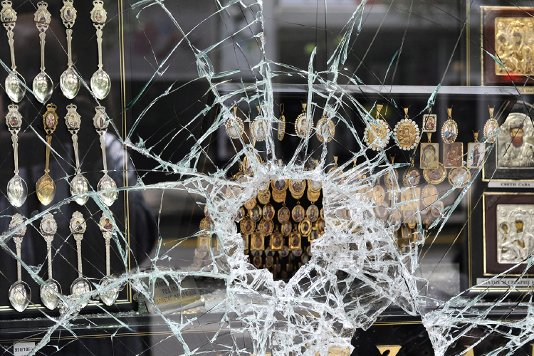 Zabezpečenie domu vdaka okennej bezpečnostnej fólie